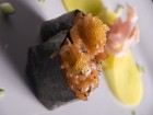 ГУНКАН СЬОМГА С ЧЕСЪН И КОПЪР